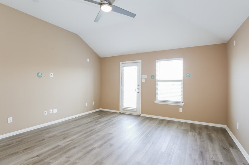 2,085/Mo, 630 Canvas Ct Lancaster, TX 75146 Living Room View 4