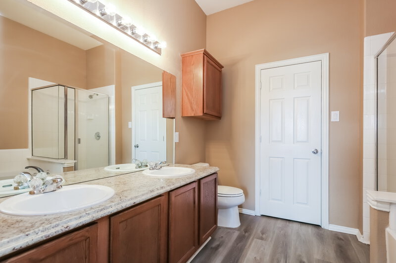 2,085/Mo, 630 Canvas Ct Lancaster, TX 75146 Master Bathroom View