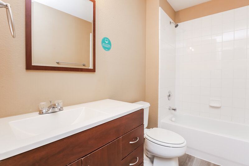 2,085/Mo, 630 Canvas Ct Lancaster, TX 75146 Bathroom View