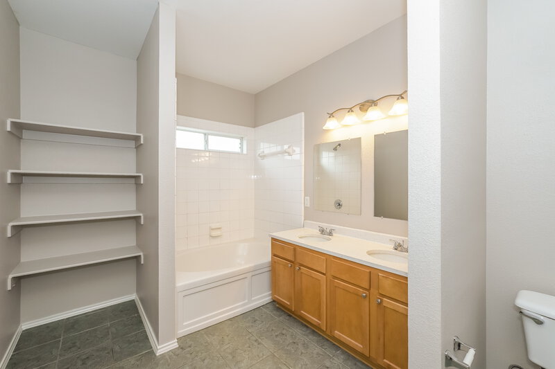 2,665/Mo, 8508 Prairie Wind Trl Fort Worth, TX 76134 Main Bathroom View