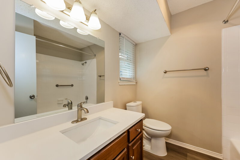 2,485/Mo, 722 Danvers Ln Mansfield, TX 76063 Main Bathroom View