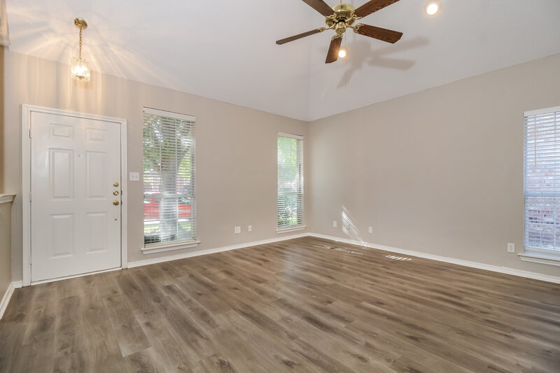 2,435/Mo, 1719 Circle Creek Dr Lewisville, TX 75067 Living Room View