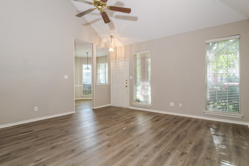 2,435/Mo, 1719 Circle Creek Dr Lewisville, TX 75067 Living Room View 2