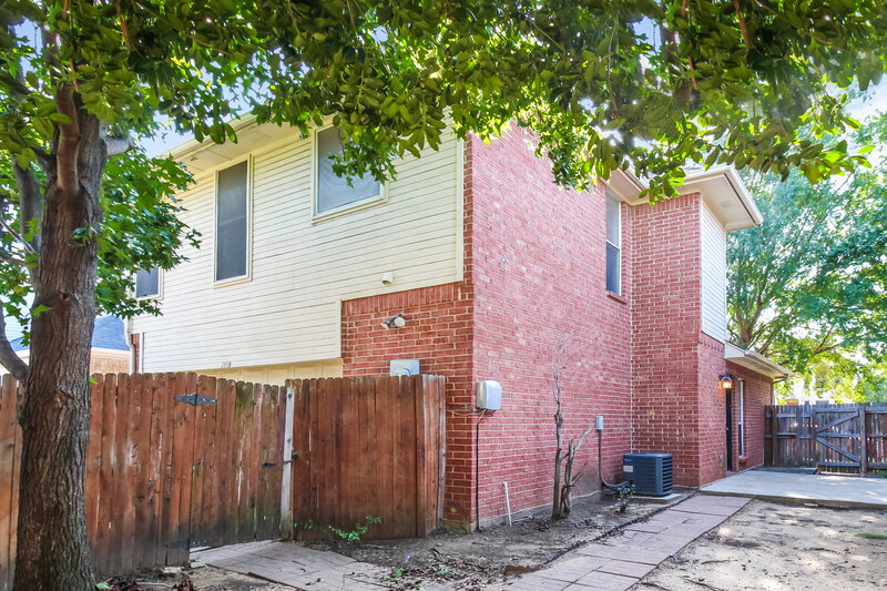 2,435/Mo, 1719 Circle Creek Dr Lewisville, TX 75067 Rear View