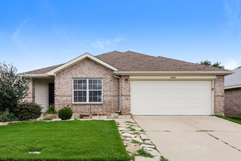 3,180/Mo, 10809 Briaroaks Dr Fort Worth, TX 76140 External View