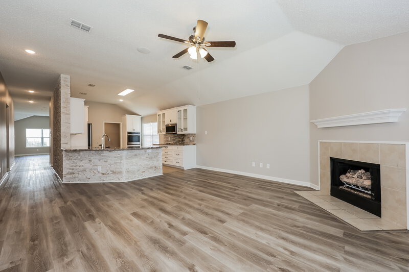 3,180/Mo, 10809 Briaroaks Dr Fort Worth, TX 76140 Living Room View