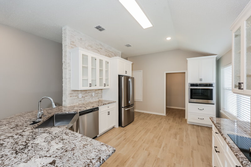 3,180/Mo, 10809 Briaroaks Dr Fort Worth, TX 76140 Kitchen View