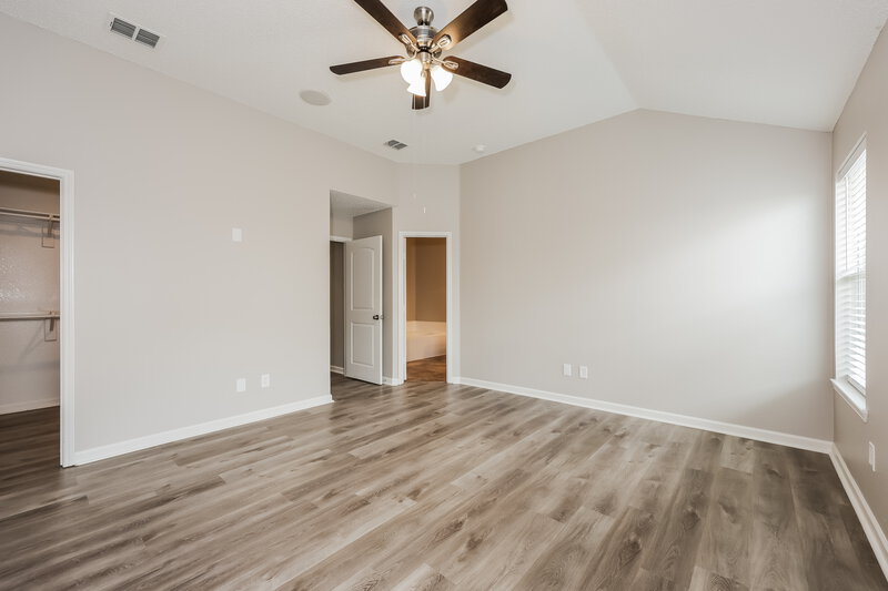 3,180/Mo, 10809 Briaroaks Dr Fort Worth, TX 76140 Main Bedroom View 2