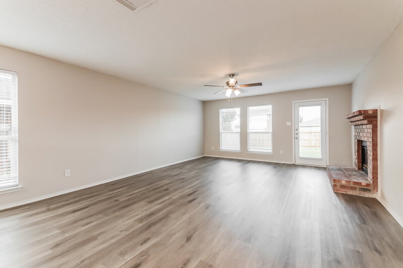 2,795/Mo, 620 Duke Dr Desoto, TX 75115 Living Room View