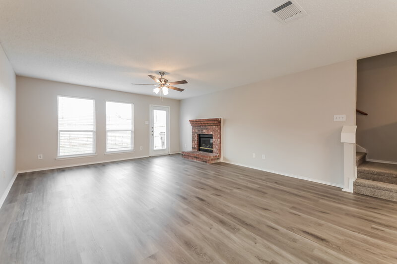 2,795/Mo, 620 Duke Dr Desoto, TX 75115 Living Room View 2