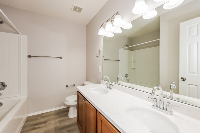 2,685/Mo, 1003 April Showers Ln Lancaster, TX 75134 Bathroom View