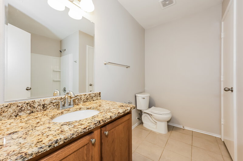 2,605/Mo, 8429 Cotton Valley Ln Arlington, TX 76002 Main Bathroom View