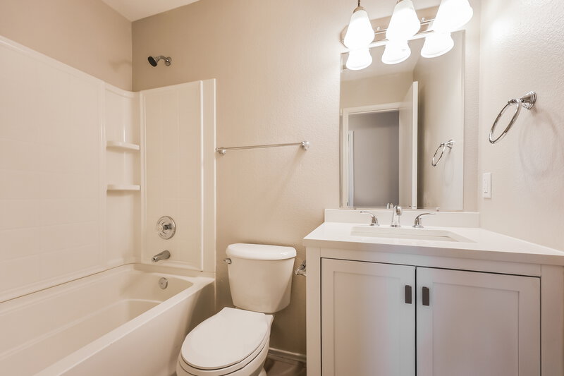 2,605/Mo, 8429 Cotton Valley Ln Arlington, TX 76002 Bathroom View