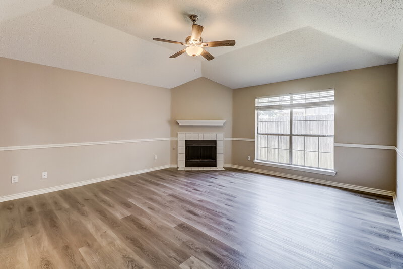 2,705/Mo, 602 Copeland Dr Cedar Hill, TX 75104 Living Room View 2