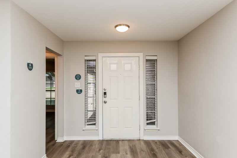 2,225/Mo, 417 Oxford St Burleson, TX 76028 Foyer View