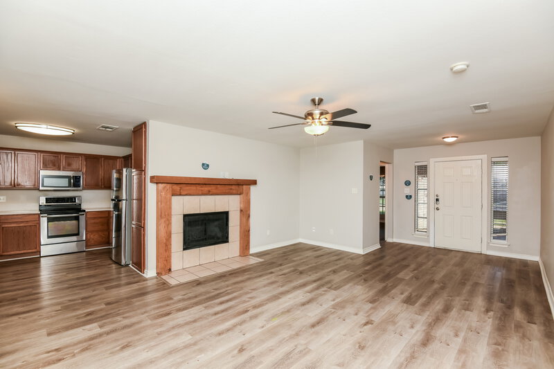 2,225/Mo, 417 Oxford St Burleson, TX 76028 Living Room View 2