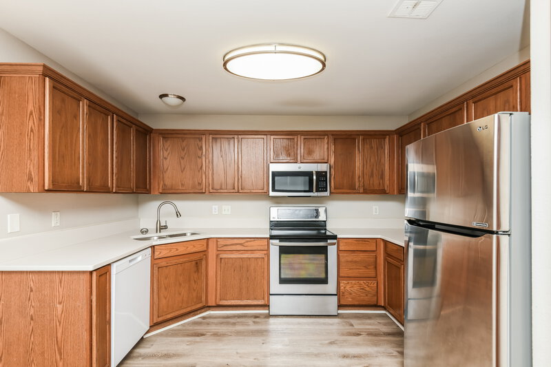 2,225/Mo, 417 Oxford St Burleson, TX 76028 Kitchen View 2