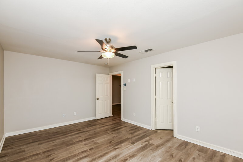2,225/Mo, 417 Oxford St Burleson, TX 76028 Main Bedroom View