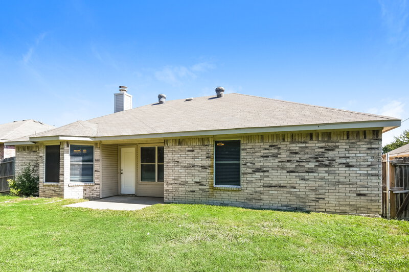 2,225/Mo, 417 Oxford St Burleson, TX 76028 Rear View