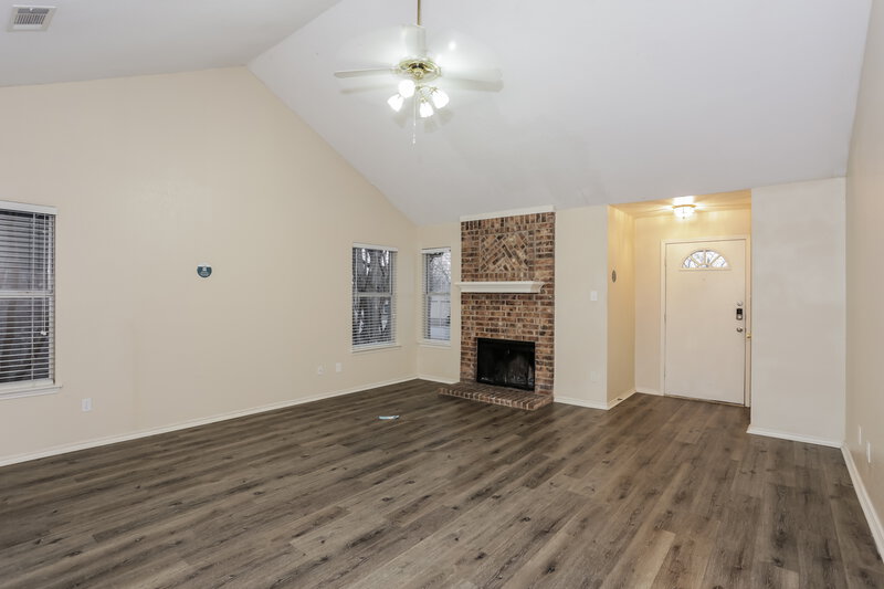 1,790/Mo, 617 Dayton Rd Mansfield, TX 76063 Living Room View 2