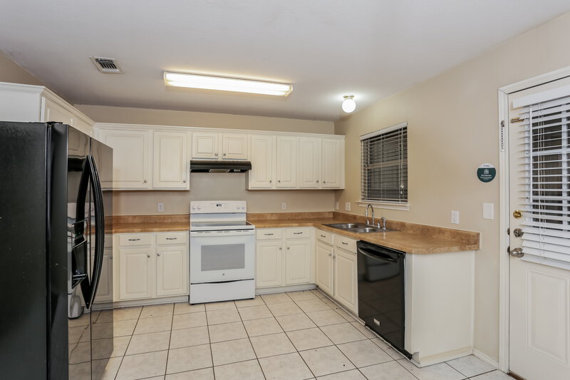 1,790/Mo, 617 Dayton Rd Mansfield, TX 76063 Kitchen View 2