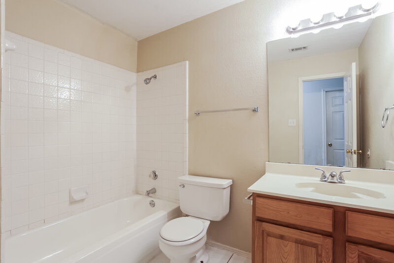 1,790/Mo, 617 Dayton Rd Mansfield, TX 76063 Bathroom View