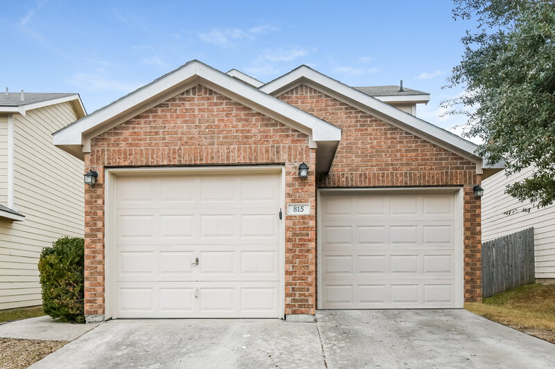 1,990/Mo, 815 Village Point Ln Fort Worth, TX 76108 External View
