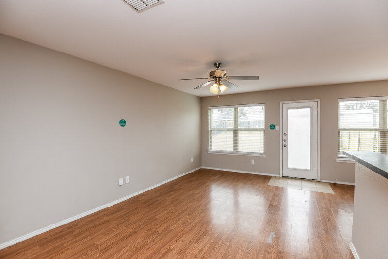1,990/Mo, 815 Village Point Ln Fort Worth, TX 76108 Living Room View