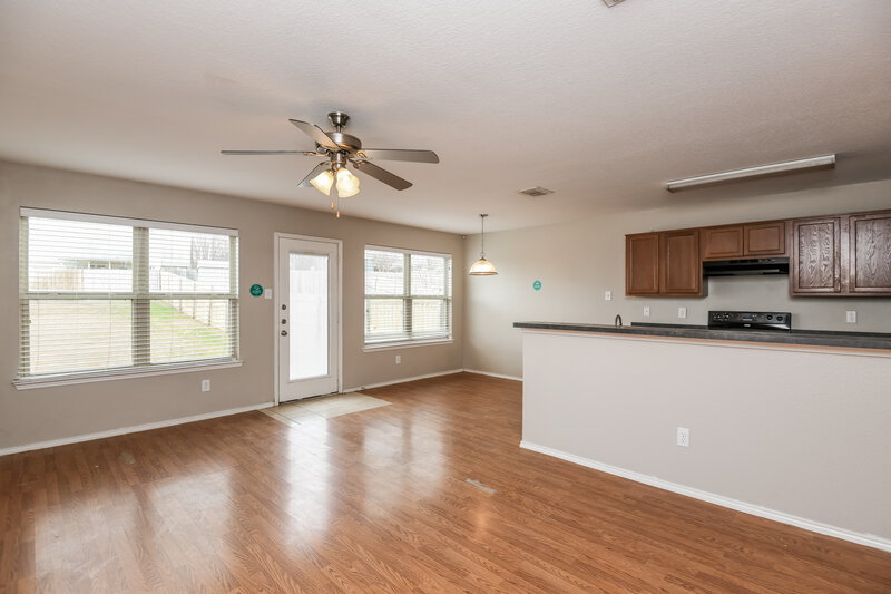 1,990/Mo, 815 Village Point Ln Fort Worth, TX 76108 Living Room View 3