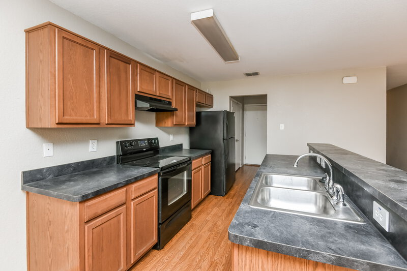 1,990/Mo, 815 Village Point Ln Fort Worth, TX 76108 Kitchen View