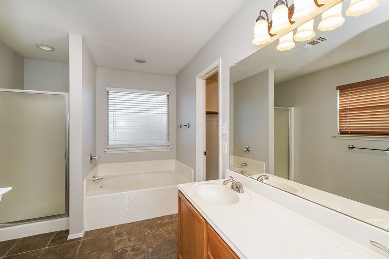 2,330/Mo, 239 Centennial Pl Crowley, TX 76036 Main Bathroom View