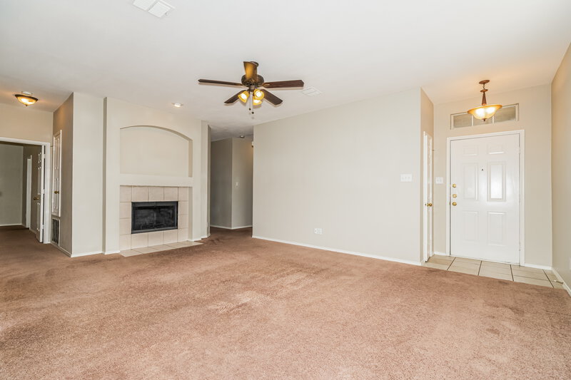 2,380/Mo, 7800 Hidden Path Ln Denton, TX 76210 Living Room View 3