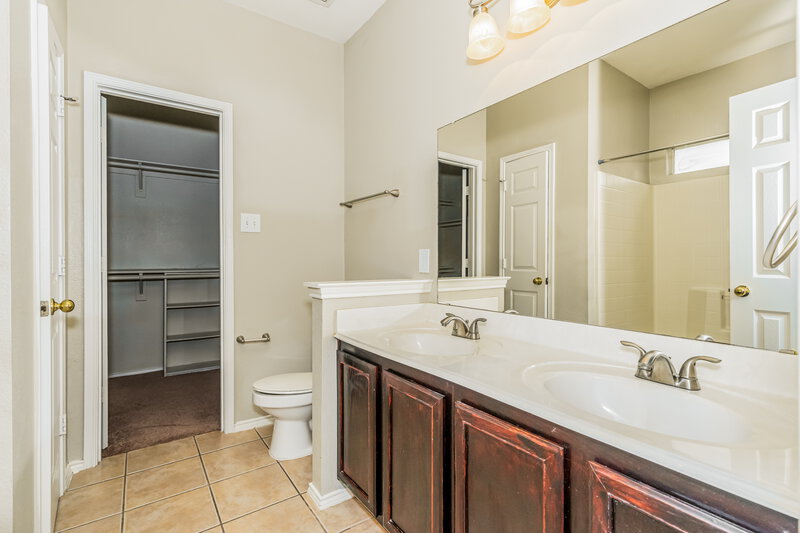 2,380/Mo, 7800 Hidden Path Ln Denton, TX 76210 Main Bathroom View
