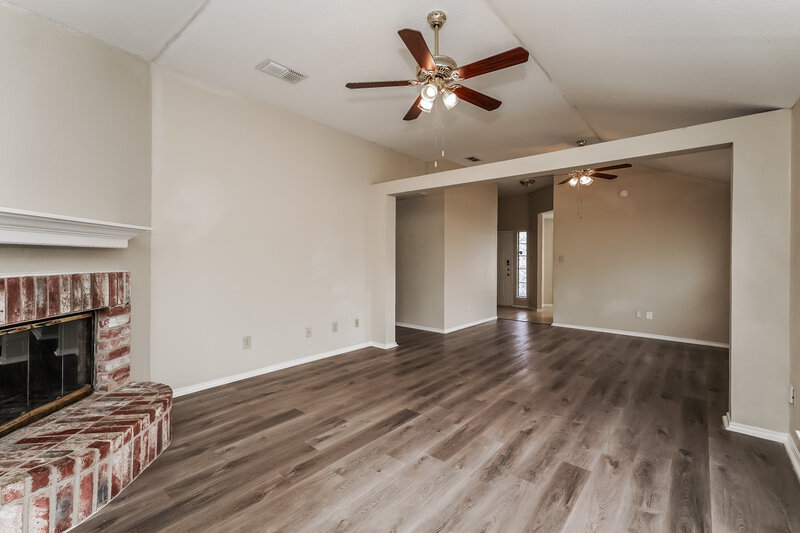 2,050/Mo, 4001 Periwinkle Dr Fort Worth, TX 76137 Living Room View 3