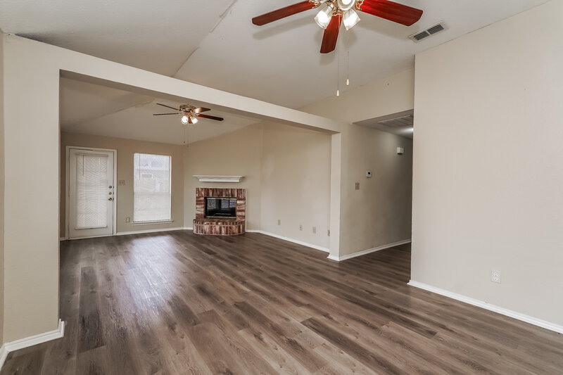 2,050/Mo, 4001 Periwinkle Dr Fort Worth, TX 76137 Dining Room View 2