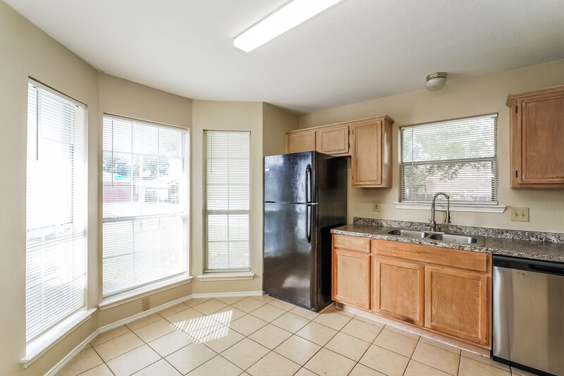 2,050/Mo, 4001 Periwinkle Dr Fort Worth, TX 76137 Kitchen View