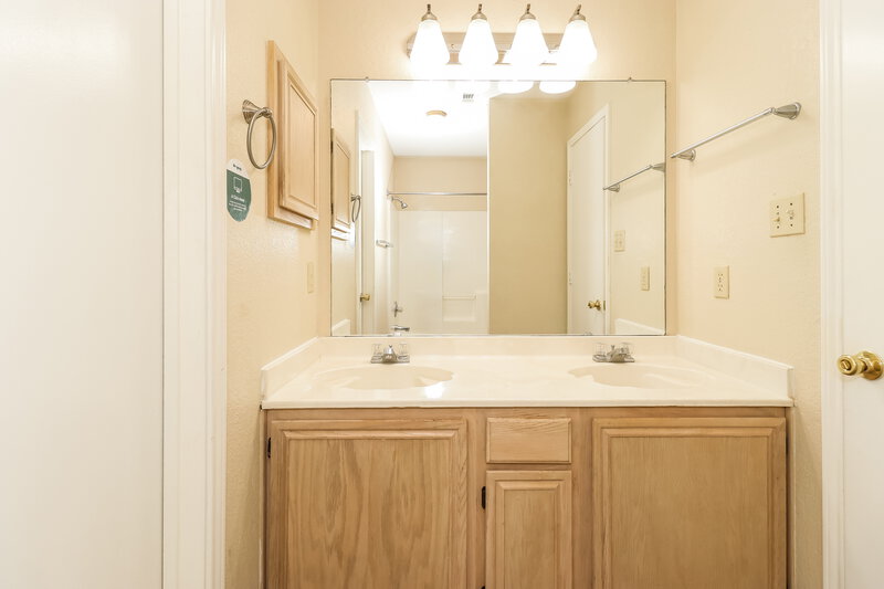 1,840/Mo, 4001 Periwinkle Dr Fort Worth, TX 76137 Main Bathroom View