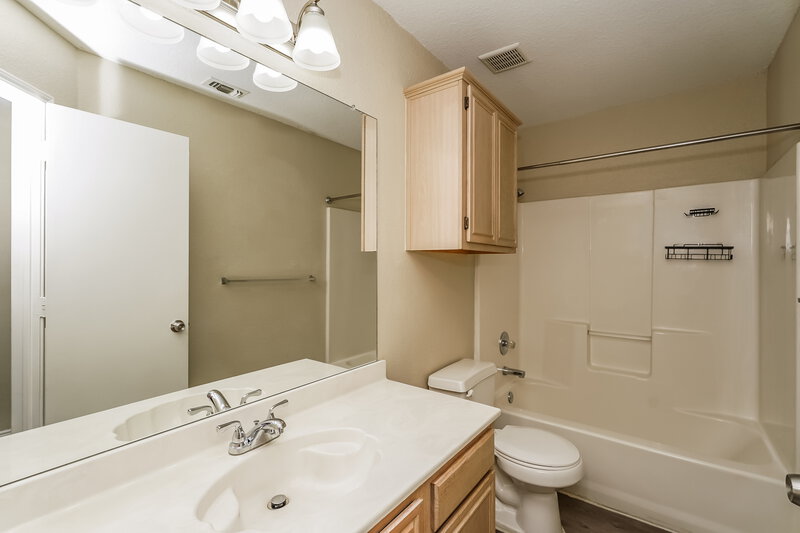 2,050/Mo, 4001 Periwinkle Dr Fort Worth, TX 76137 Bathroom View