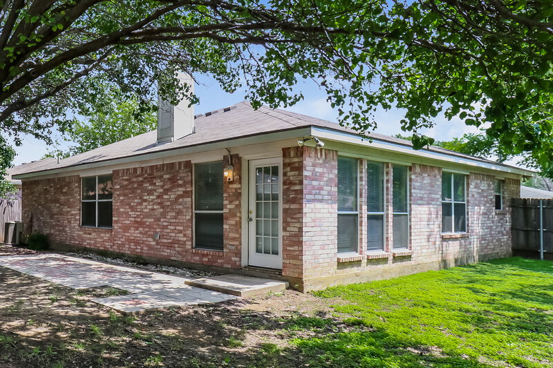 1,840/Mo, 4001 Periwinkle Dr Fort Worth, TX 76137 Rear View