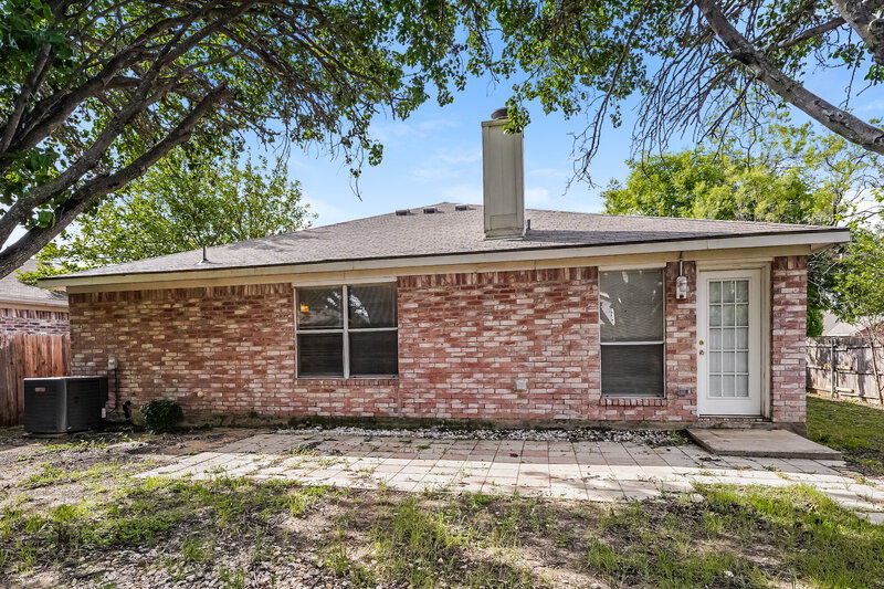 2,050/Mo, 4001 Periwinkle Dr Fort Worth, TX 76137 Rear View