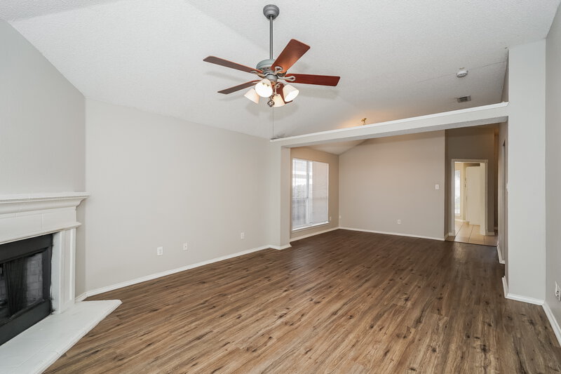 1,735/Mo, 2638 Brea Canyon Rd Fort Worth, TX 76108 Living Room View