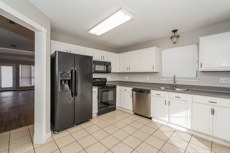 1,735/Mo, 2638 Brea Canyon Rd Fort Worth, TX 76108 Kitchen View 2