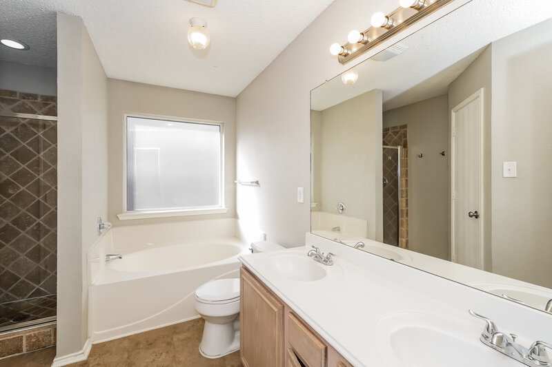 1,735/Mo, 2638 Brea Canyon Rd Fort Worth, TX 76108 Main Bathroom View