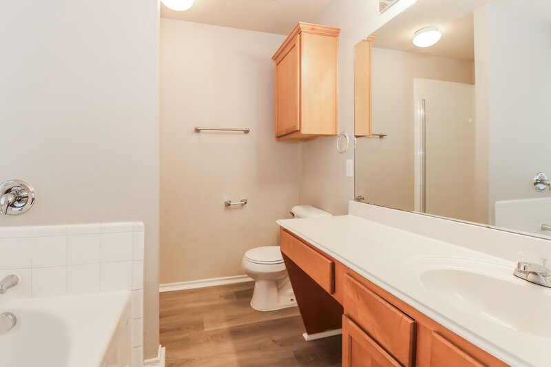 1,695/Mo, 822 Sycamore St Anna, TX 75409 Main Bathroom View