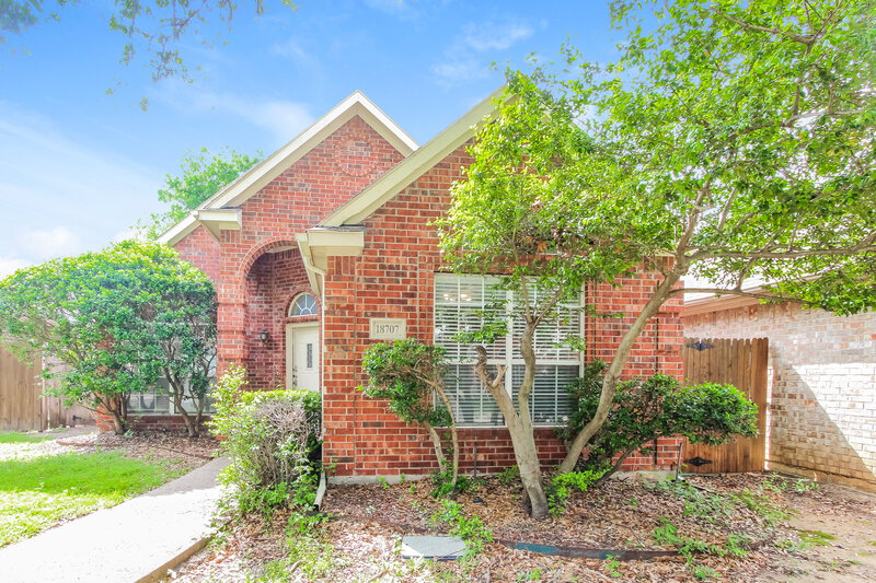2,250/Mo, 18707 Riverstone Ct Dallas, TX 75252 External View