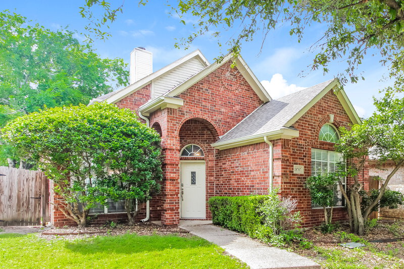 2,250/Mo, 18707 Riverstone Ct Dallas, TX 75252 Front View
