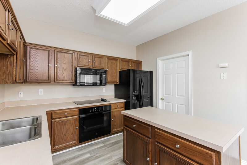 2,250/Mo, 18707 Riverstone Ct Dallas, TX 75252 Kitchen View 2