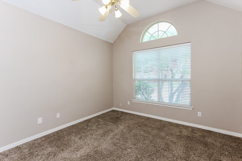 2,250/Mo, 18707 Riverstone Ct Dallas, TX 75252 Main Bedroom View