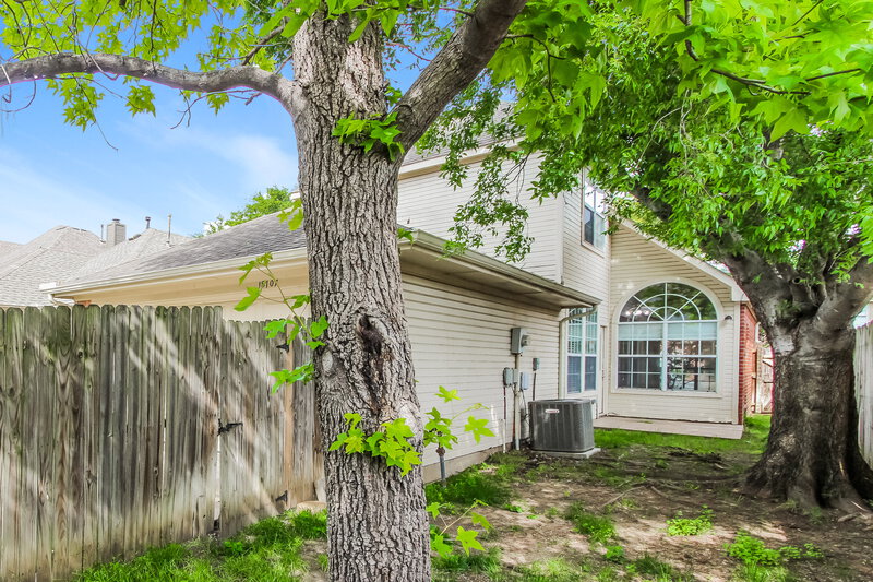 2,250/Mo, 18707 Riverstone Ct Dallas, TX 75252 Rear View