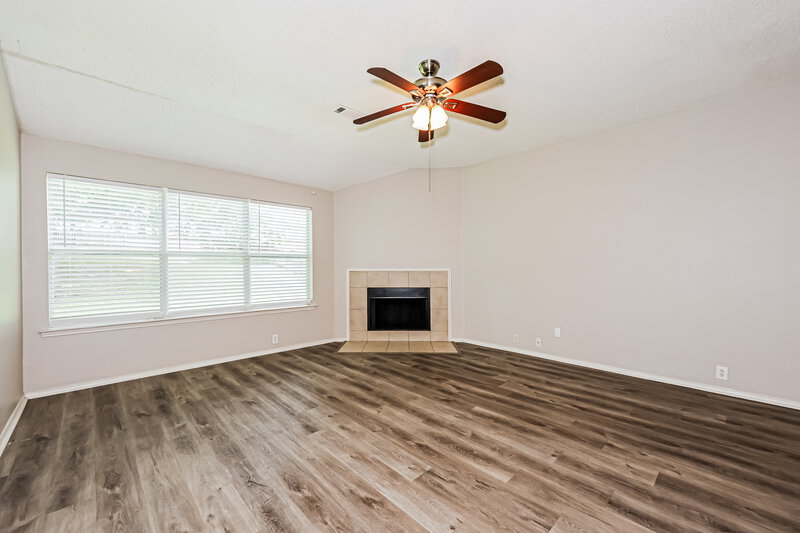 1,880/Mo, 322 Oakhurst Dr Seagoville, TX 75159 Living Room View 2